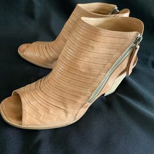 Paul Greene Cayenne Peep Toe Sandals, size 11 tan